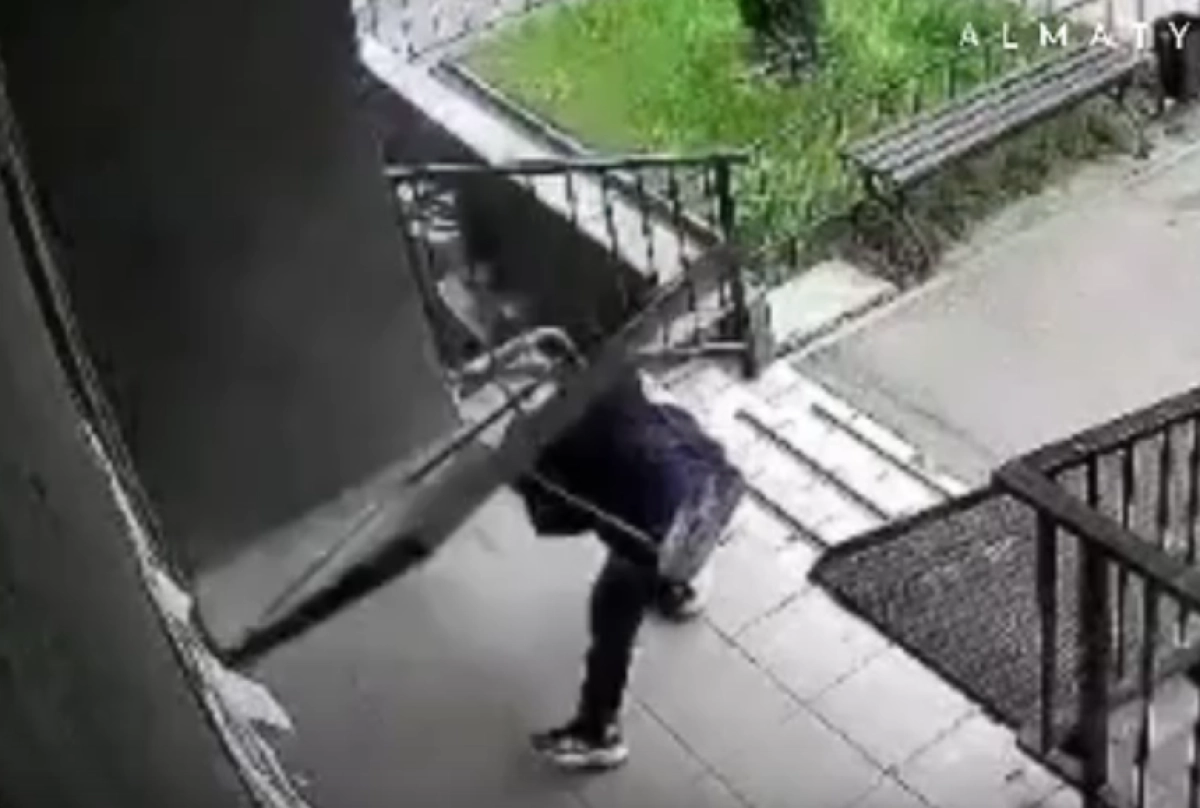 кадр из видео