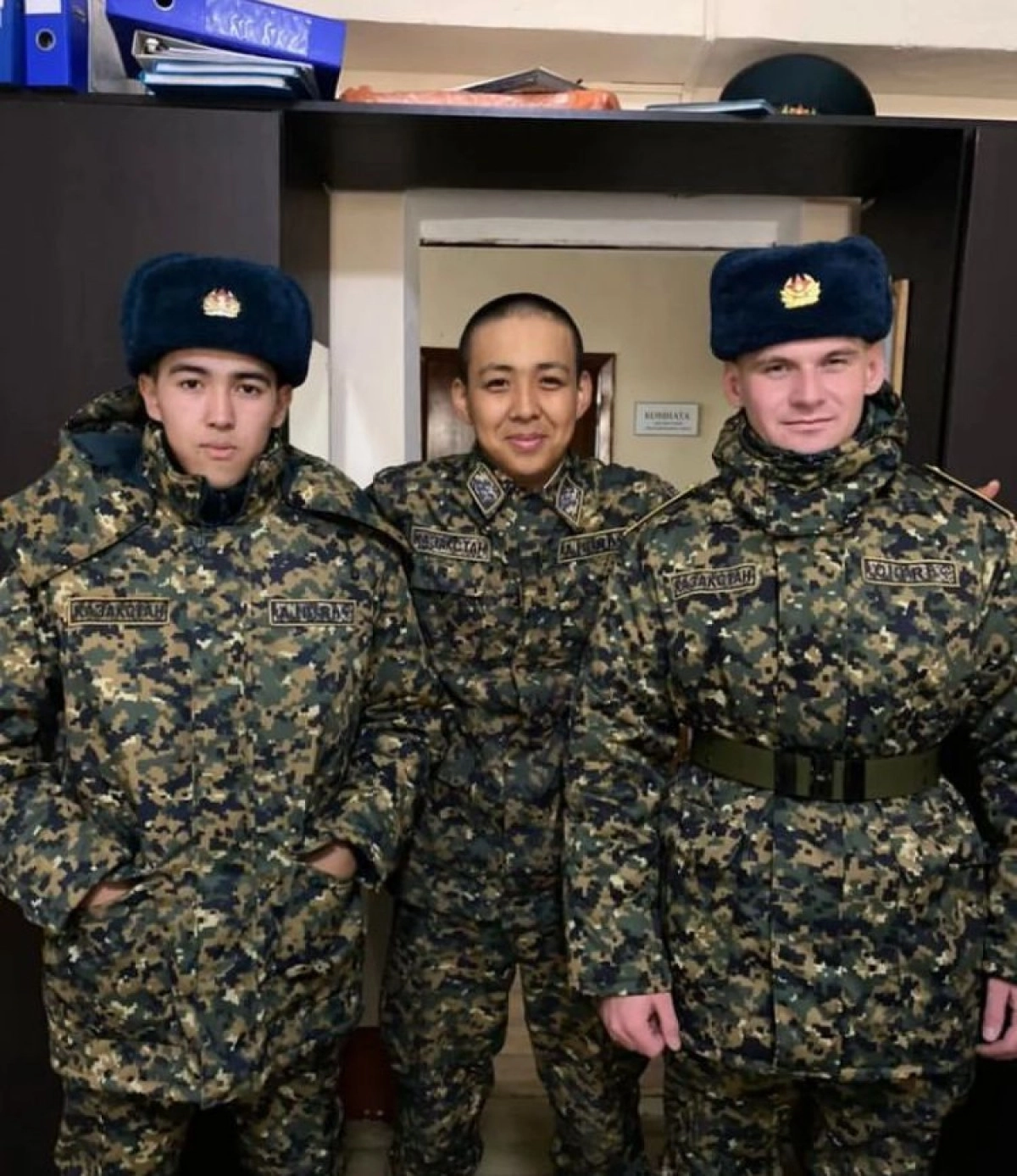 На фото: Арман Ермуратұлы (в центре)