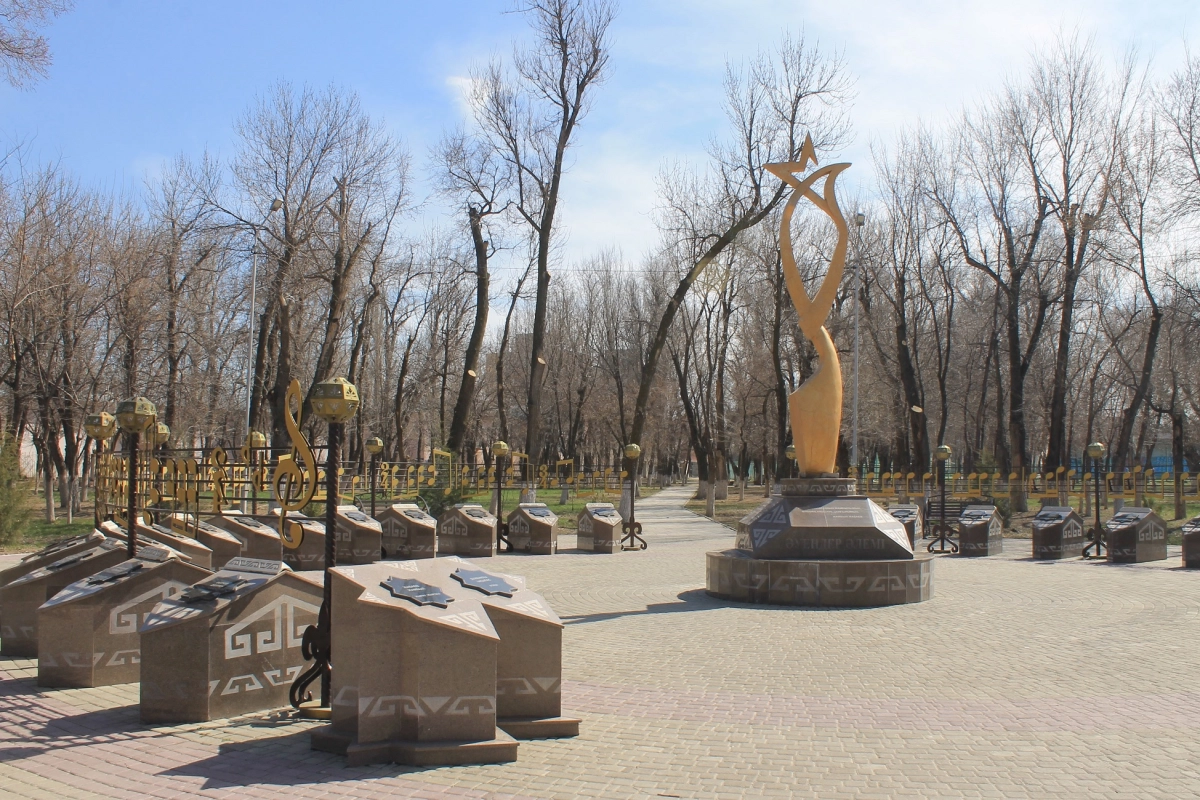 Аллея жамбылских звезд культуры. Фото автора