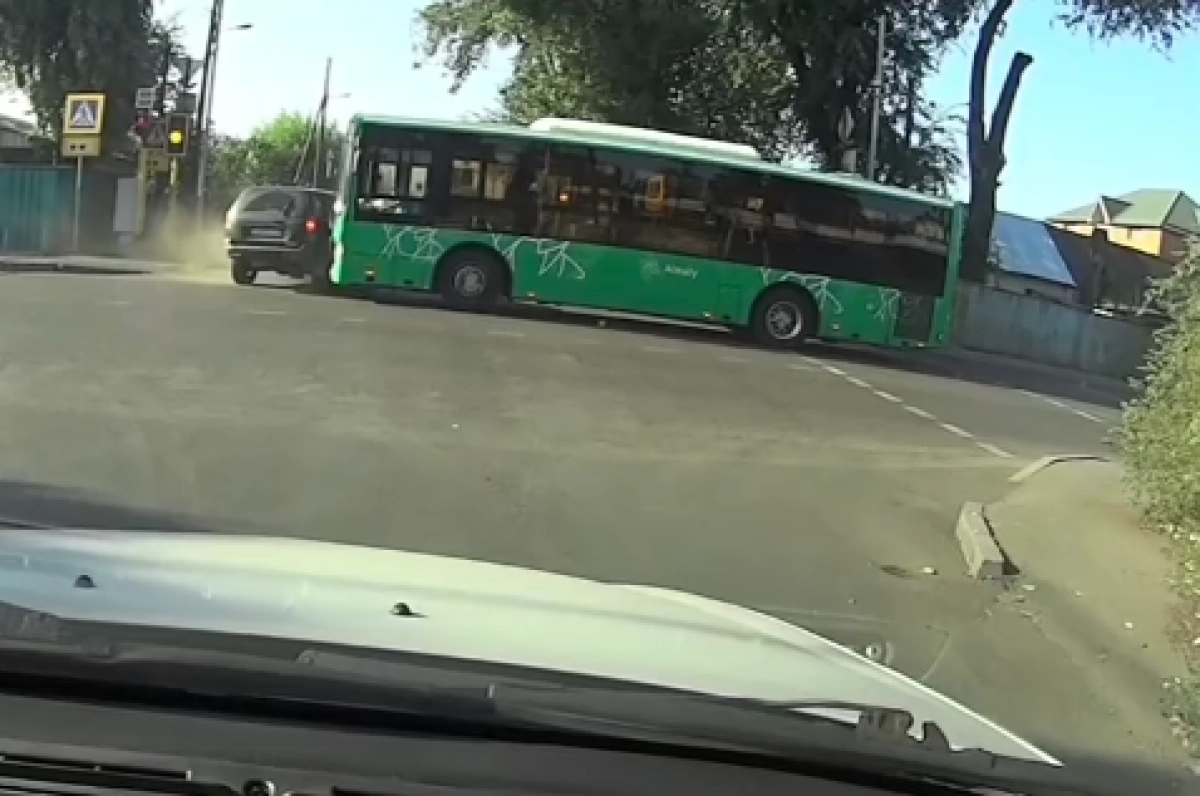 Кадр из видео/ Instagram/ @dorogi_almaty_official