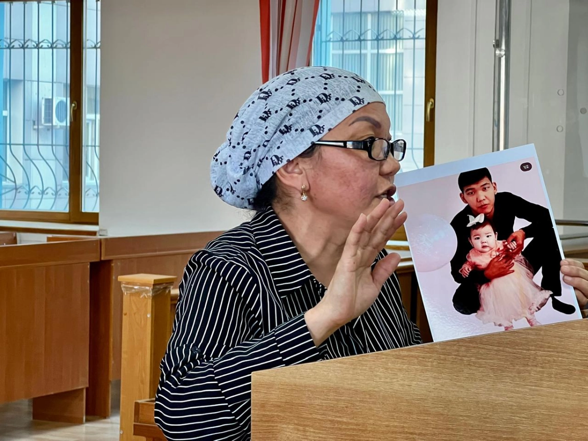 Мама погибшего Гульжан Бургегулова выступила в суде. Фото автора