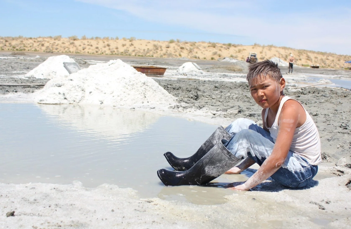 Кадр из фильма «Бауырына салу»/ фото kazakhcinema.kz