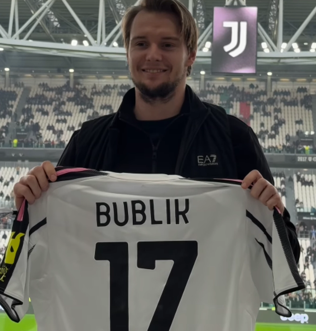 Кадр из видео