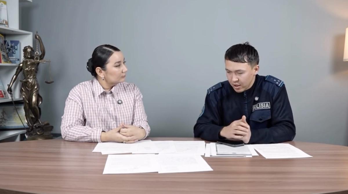 Фото: скриншот видео. В кадре экс-полицейский по имени Абилгазы дает интервью