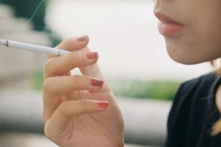 Казахстанка получила штраф за окурок