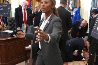 Гость Белого дома упал в обморок во время встречи с Трампом