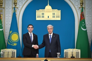Казахстан и Туркменистан намерены удвоить товарооборот и усилить транспортный коридор