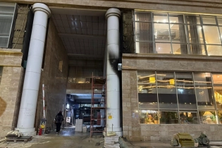 Около монумента Байтерек в Астане вспыхнул пожар