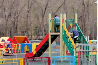 В детсаду Улытау трехлетняя девочка стала жертвой жестокого обращения