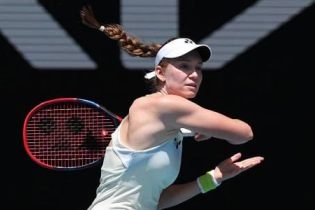 Рыбакина обыграла Швентек и вышла в полуфинал Australian Open-2026