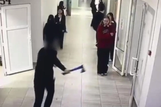 После нападения школьника с топором в Кульсары уволили директора школы