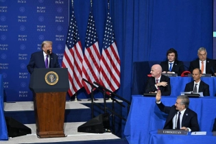 Трамп с трудом произнес фамилию Шавката Мирзиёева на заседании в Вашингтоне: видео