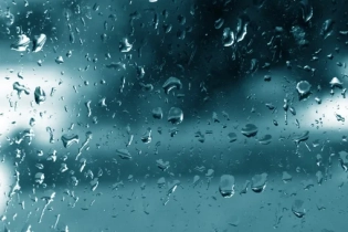 Иранцев предупредили о кислотных дождях от взрывов нефтехранилищ