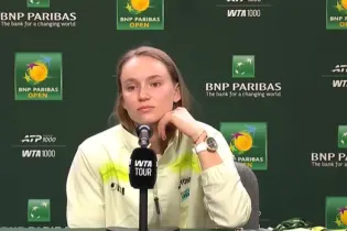 Рыбакина прокомментировала неловкий момент на церемонии награждения в США