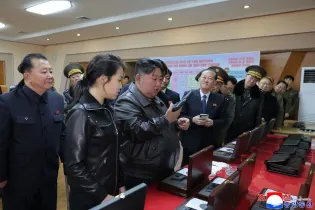 Ким Чен Ын c подросшей дочерью попали на видео во время испытания ракет