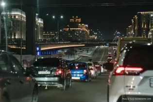 В Казахстане водителей штрафуют за объезд сломанных авто через сплошную