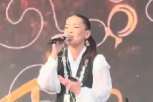 Живое выступление Макпал Исабековой вызвало споры в Сети