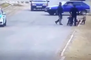 Малышей на велосипедах «задержали» полицейские в Атырауской области