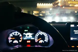 В Талдыкоргане Camry проехала на красный и врезалась в людей на мопеде