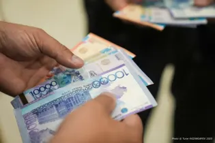 Власти раскрыли планы по порогам снятия пенсионных в Казахстане