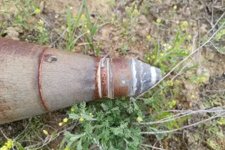 «Угрозы для населения нет»: казахстанец нашел в степи подозрительный предмет