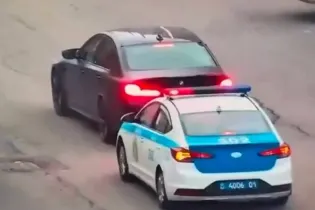 Полиция Астаны не может угомонить водителя BMW: штрафы не помогают