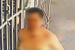 Голый кыргызстанец гонялся за детьми