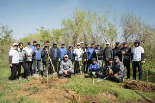 Шахтеры и металлурги высадили 150 деревьев в Жезказгане в рамках акции «Таза Қазақстан»