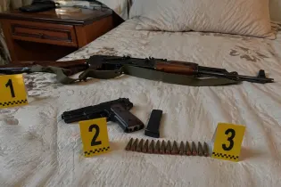 Арсенал в элитном ЖК Астаны: иностранцы прятали антикварное оружие в квартире Назарбаев университета