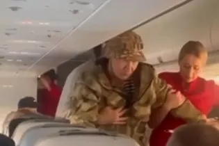 «Пока они спали, я воевал»: имитация стрельбы напугала пассажиров рейса в Астану