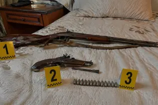 Арсенал в элитном ЖК Астаны: иностранцы прятали антикварное оружие в квартире Назарбаев университета