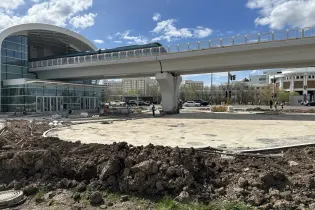 ЛРТ в Астане обещают запустить через 10 дней: у Nazarbayev University убрали забор