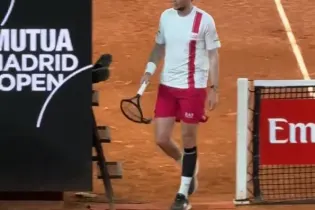 Бублик разбил ракетку во время матча на турнире в Мадриде