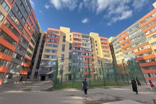 Как живут люди в столичном ЖК «Баскару», который сравнили с трущобами Нью-Йорка. Репортаж