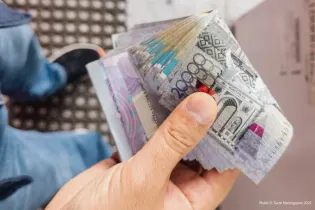 Курящие соседи могут получить штраф до 86 тысяч тенге