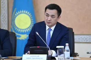 Экс-глава администрации президента Айбек Дадебай возглавит партию «Әділет»