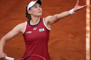 Елена Рыбакина снова борется за титул в Риме: теннисистка вышла в 1/8 финала