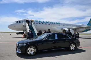 Токаев прибыл в Туркестан на саммит ОТГ