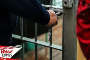 Хотели изнасиловать и сделали обвиняемой. Девушку нашли мертвой в ИВС Шымкента