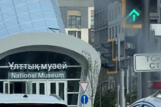 Жители Астаны потребовали переименовать станцию LRT на казахском языке