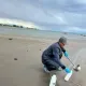 На пляже Иссык-Куля обнаружили маслянистые следы